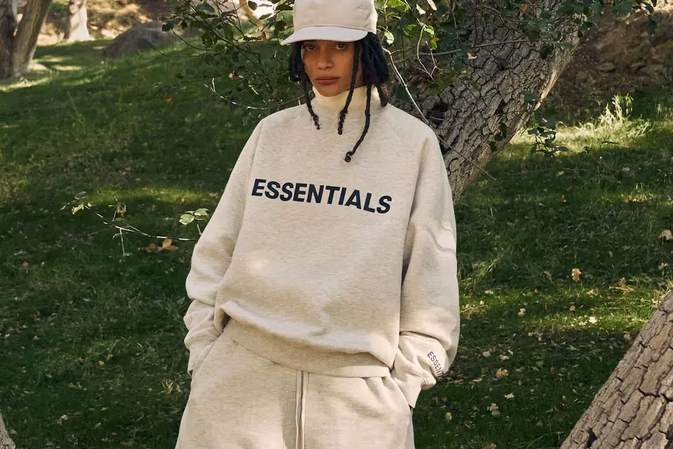Essentials Hoodie Canada: The Unspoken Icon of Modern Canadian Fashion